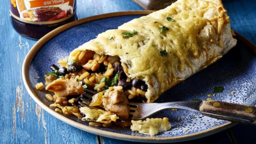 Meal 344 Kureci Burrito Tortilla Kureci Maso Fazole Ryze Syr Male Hranolky