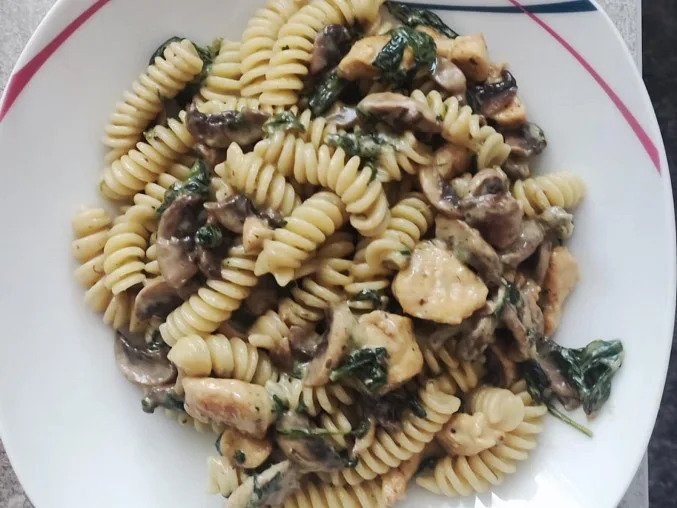 Meal 355 450G Fusilli S Kurecim Masem Zampiony Cesnekem Smetanou A Baby Spenatem