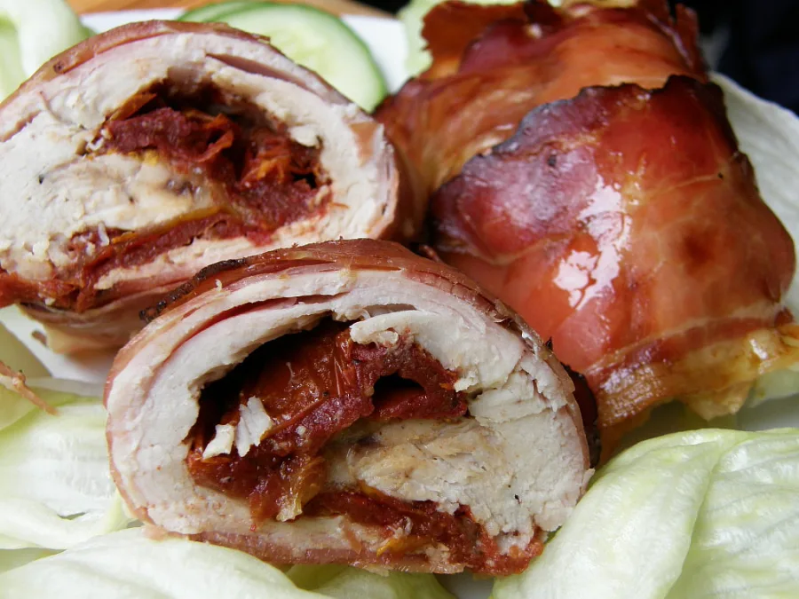 Meal 356 200G Kureci Zavitek S Anglickou Slaninou Eidamem A Susenymi Rajcaty Brambor