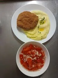 Meal 378 200G Smazene Karbanatky Bramborova Kase Rajcatovy Salat